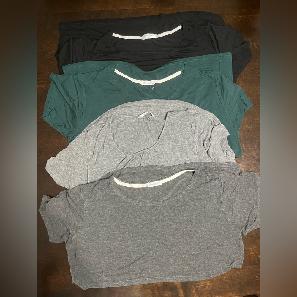 Lot of 4 XXL nursing tops, all purchased from Amazon. Euc, no issues noted.